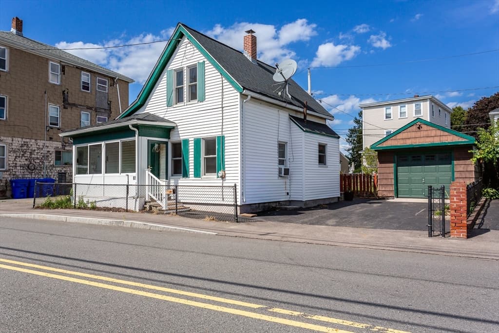 68 Winter St, Taunton MA 02780