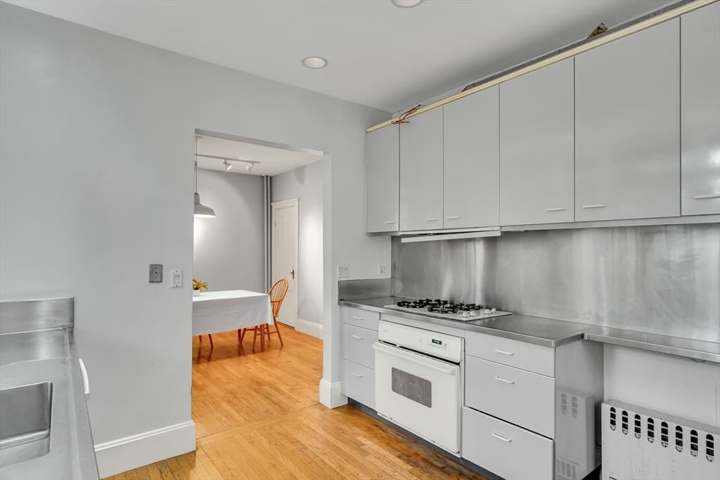 16 Harris St, Brookline MA 02446 photo 7