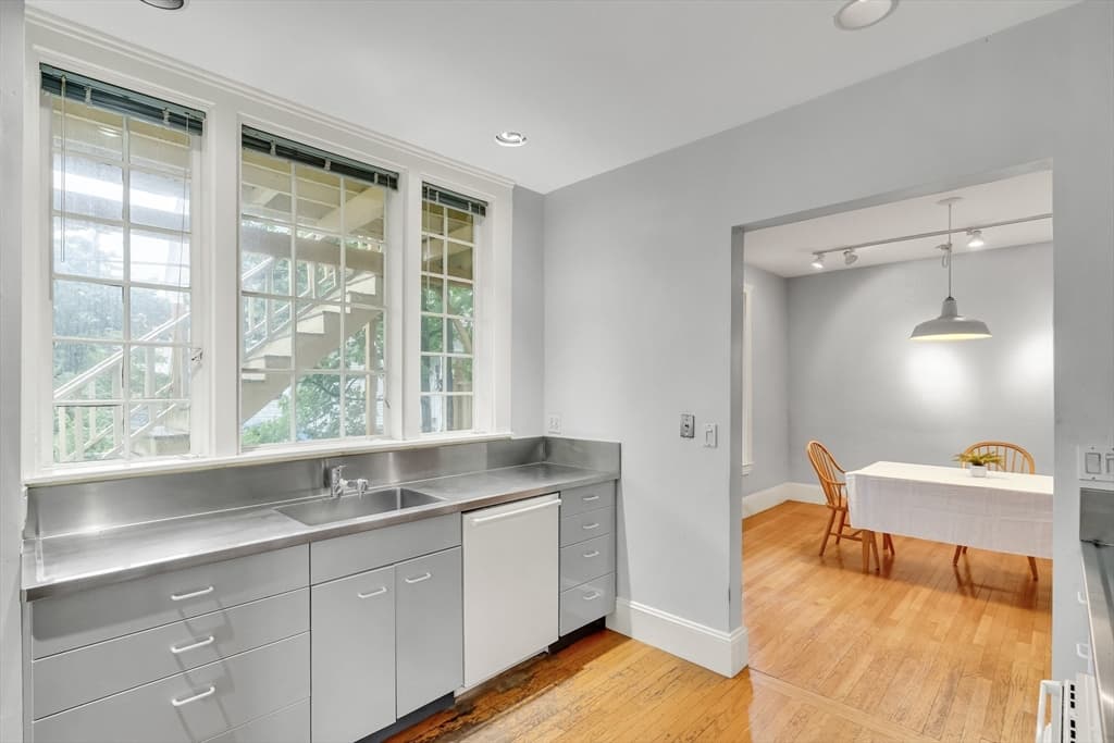 16 Harris St, Brookline MA 02446 photo 8