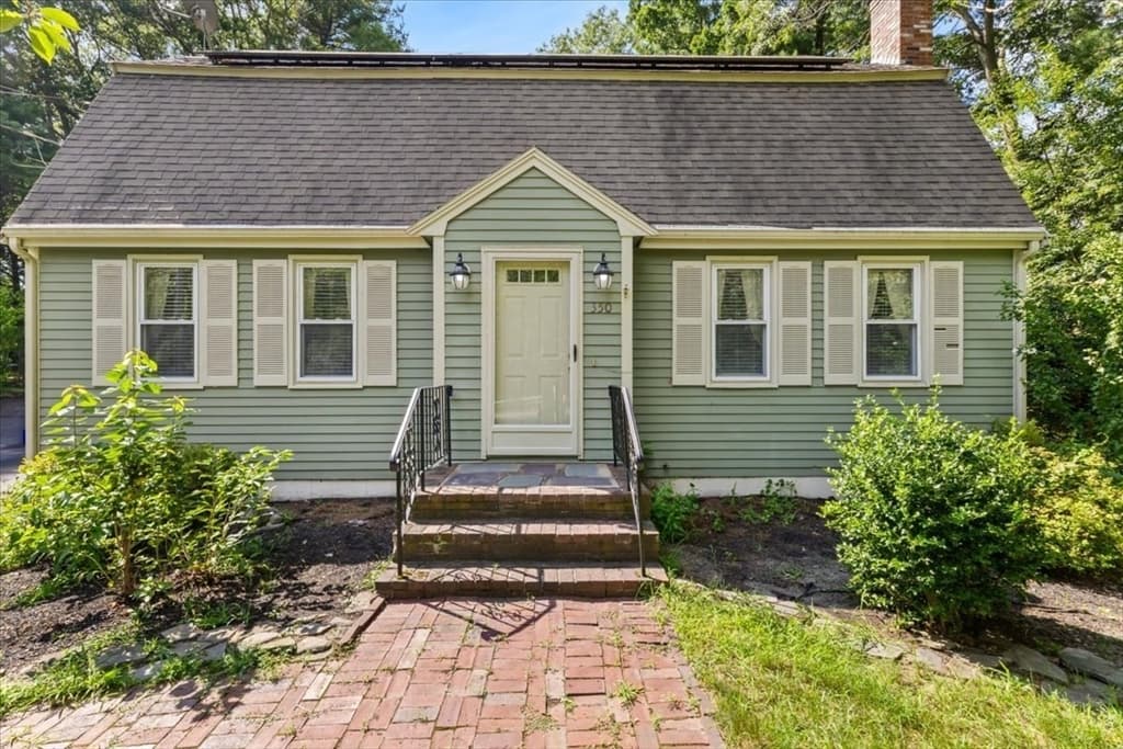 350 Harvey St, Taunton MA 02780 photo 2