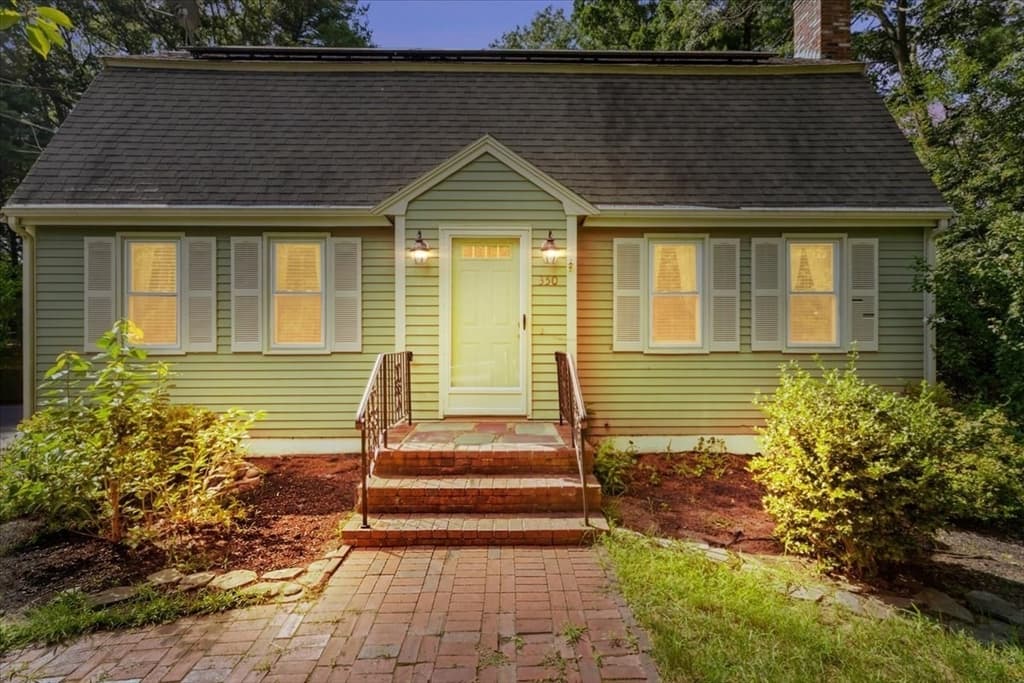 350 Harvey St, Taunton MA 02780