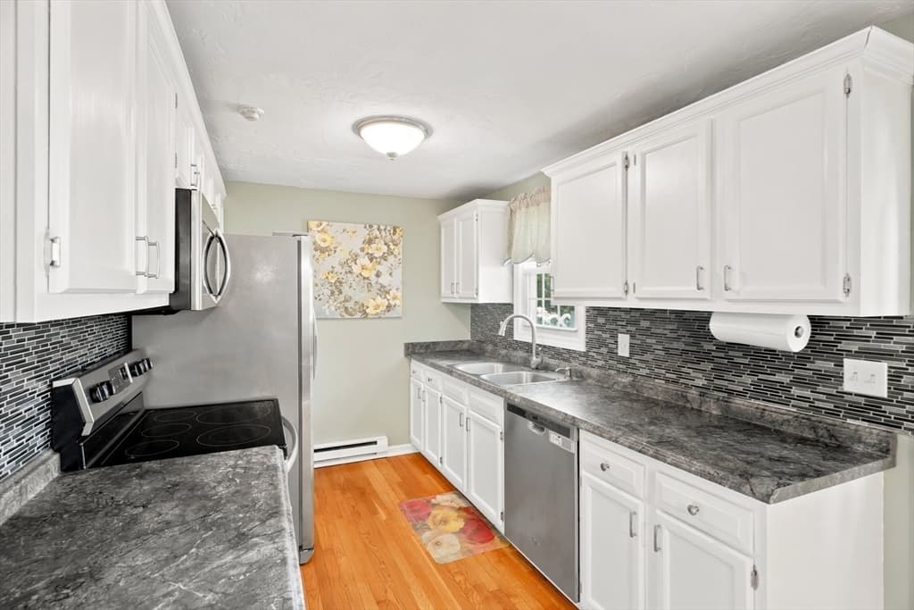 Condominium at 38 Plantation Rd # 38, Oxford MA 01540, Oxford, photo 15 of 39