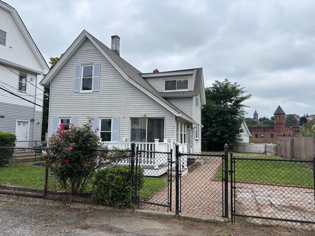 31 Woodward St, Worcester MA 01610 photo 2