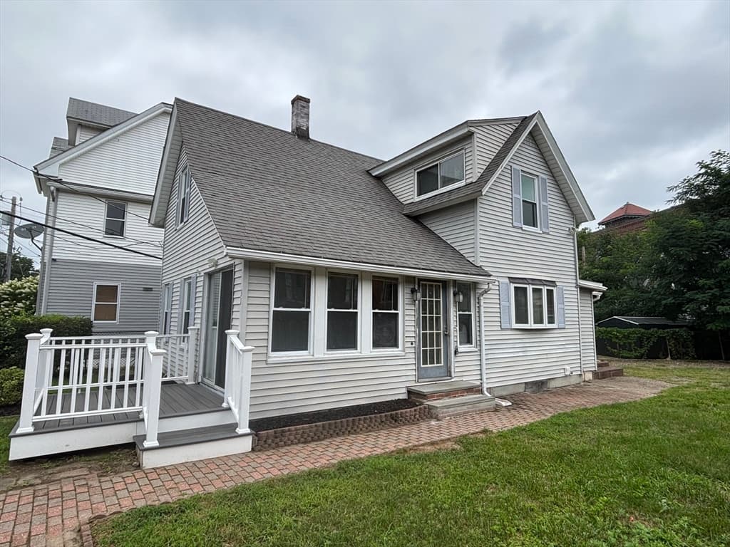 31 Woodward St, Worcester MA 01610 photo 3