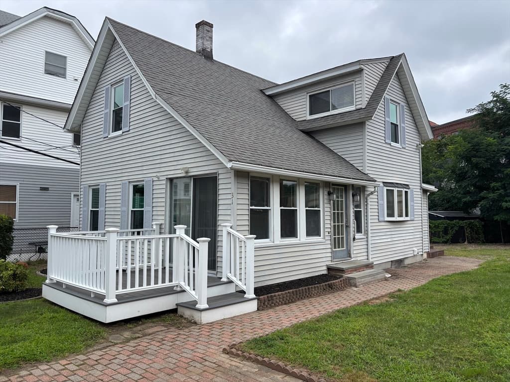 31 Woodward St, Worcester MA 01610