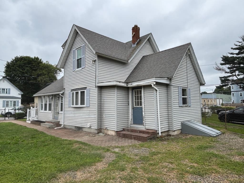 31 Woodward St, Worcester MA 01610 photo 4