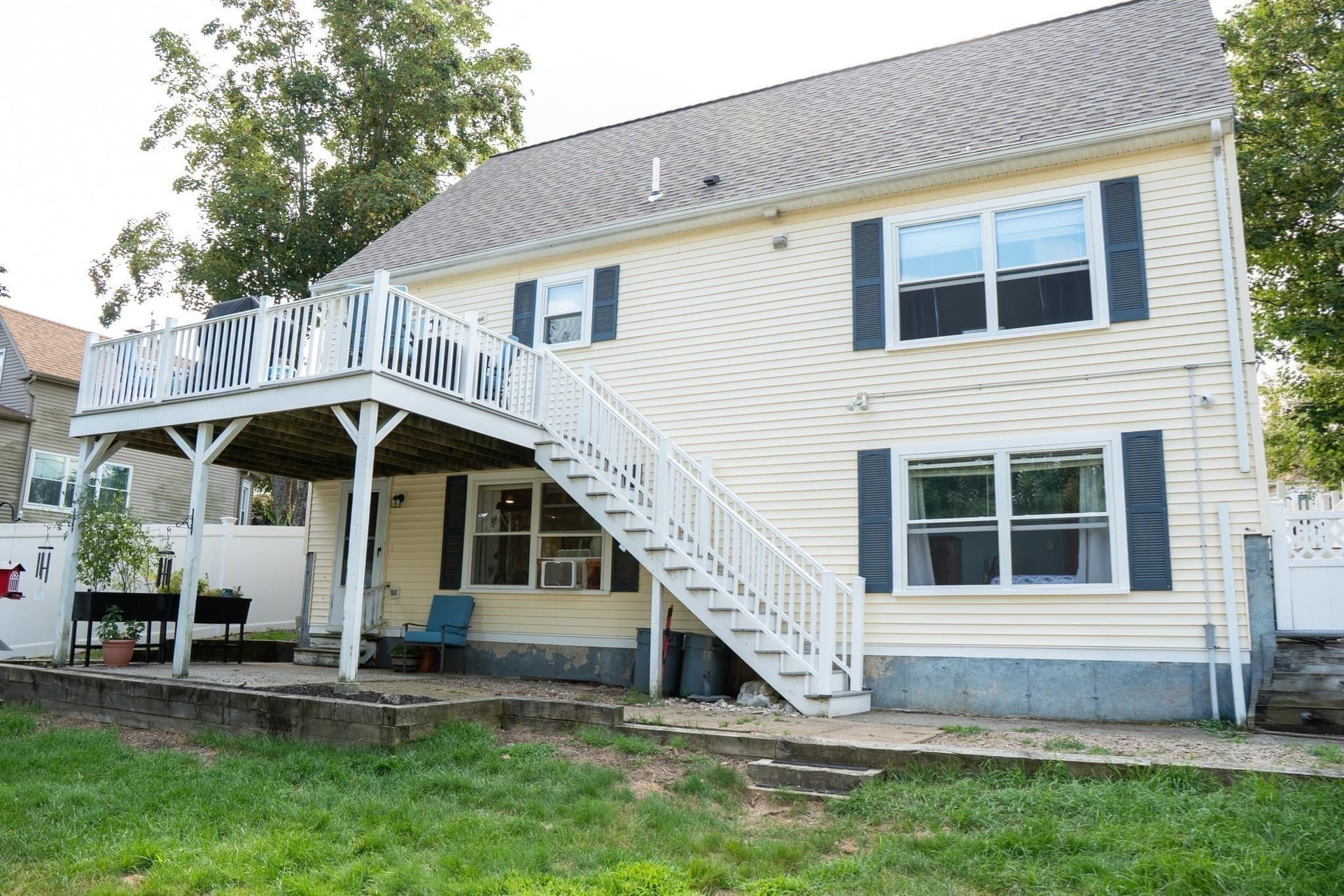 Single Family Residence at 512 Prescott St, New Bedford MA 02745, photo 5 of 28