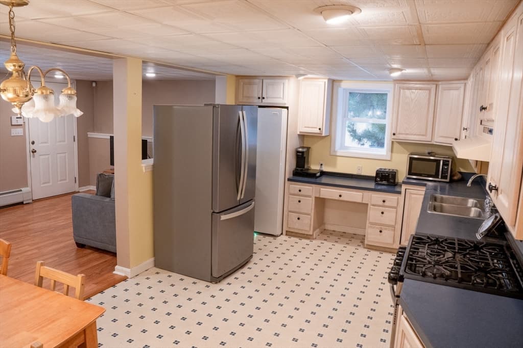 512 Prescott St, New Bedford MA 02746 photo 20