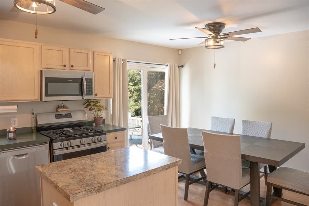 512 Prescott St, New Bedford MA 02746 photo 9