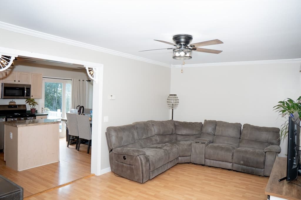 512 Prescott St, New Bedford MA 02746 photo 10