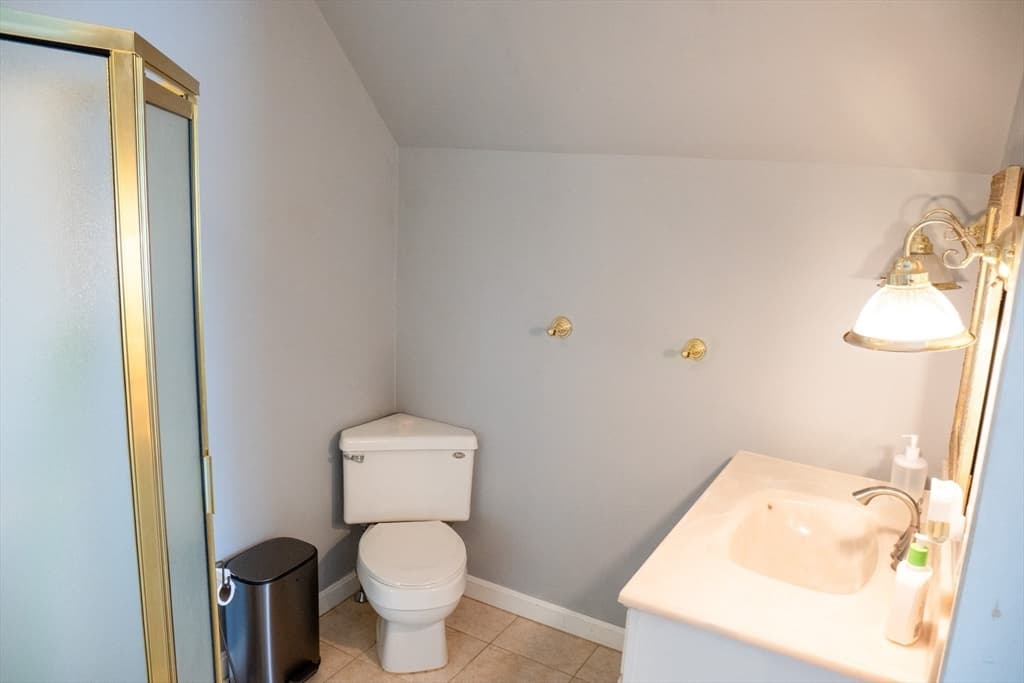 512 Prescott St, New Bedford MA 02746 photo 18