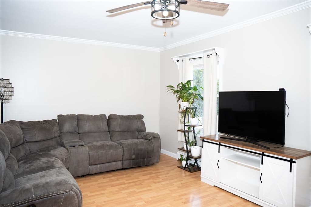 512 Prescott St, New Bedford MA 02746 photo 11