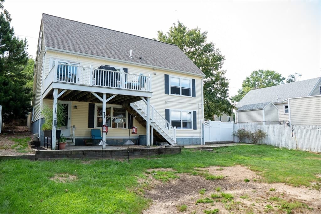 512 Prescott St, New Bedford MA 02746 photo 4
