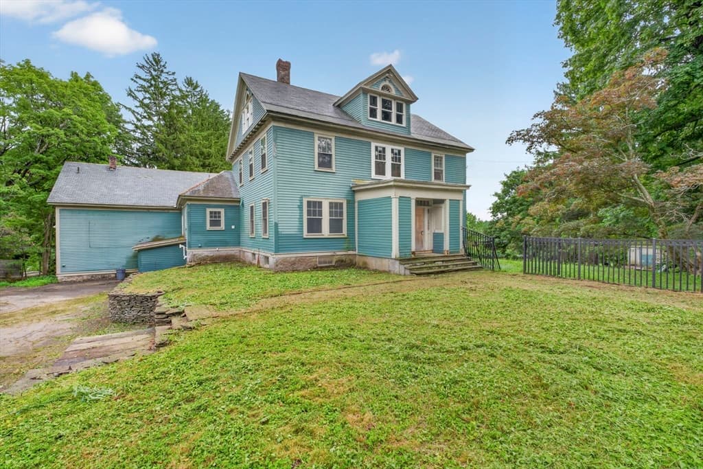 35 Leominster Rd, Lunenburg MA 01462