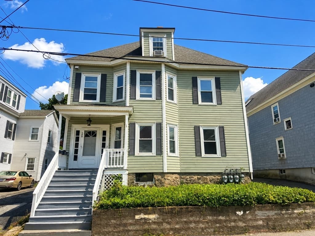 125 Gershom Ave, Lowell MA 01854