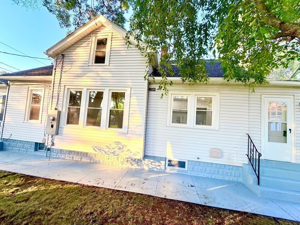 11 Thornfell St, Springfield MA 01104 photo 2