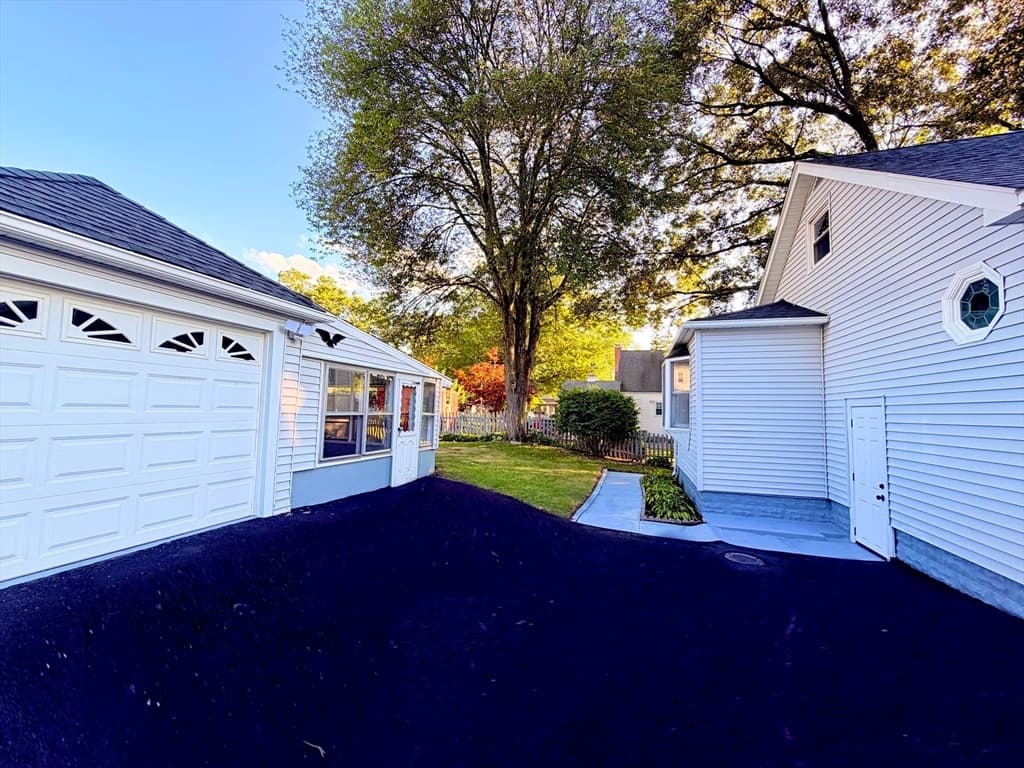 11 Thornfell St, Springfield MA 01104 photo 5