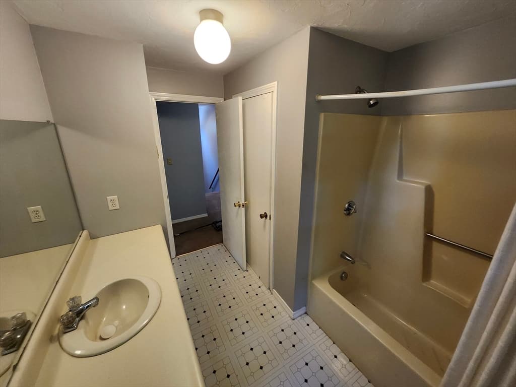 Condominium at 10 Concord Rd # 10, Millbury MA 01527, Millbury, photo 24 of 31