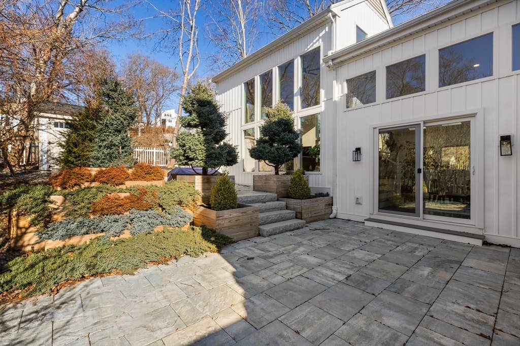27 Broad Cove Rd, Hingham MA 02043