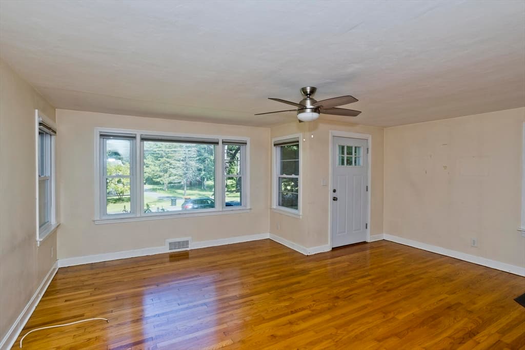 40 Hadley St, South Hadley MA 01075 photo 8