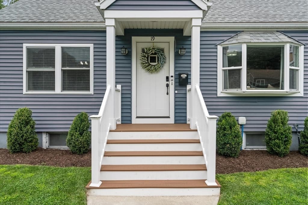 19 W Sigourney St, Lynn MA 01905 photo 2