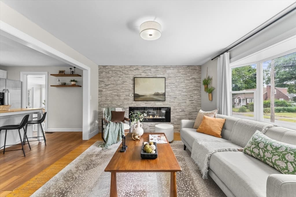19 W Sigourney St, Lynn MA 01905 photo 4