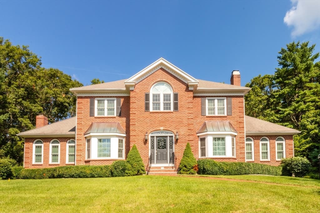 25 Windsor Dr, Foxboro MA 02035