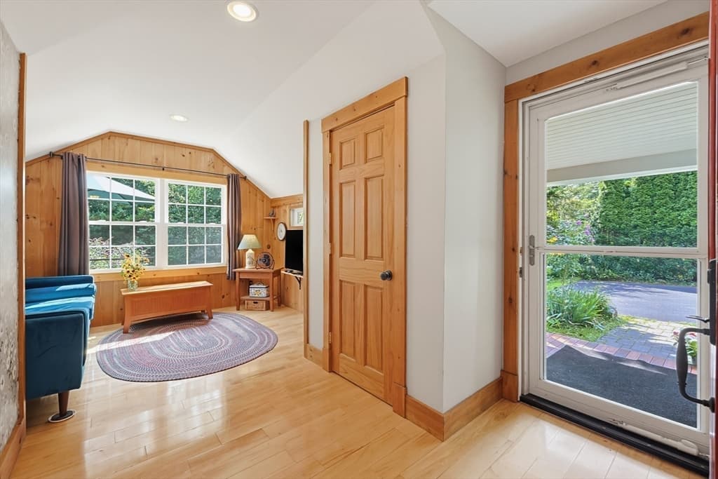 39 Norwood St, Sharon MA 02067 photo 4