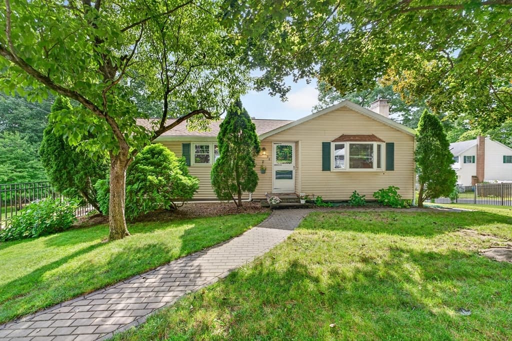 38 Paulson Drive, Burlington MA 01803