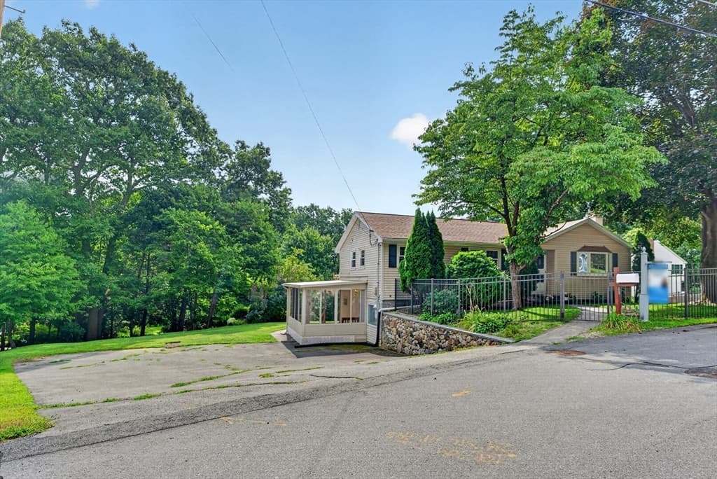 38 Paulson Drive, Burlington MA 01803 photo 4