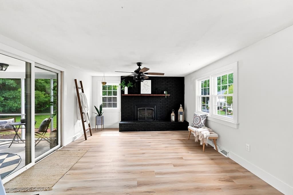 101 Smith Ave, East Longmeadow MA 01028 photo 4