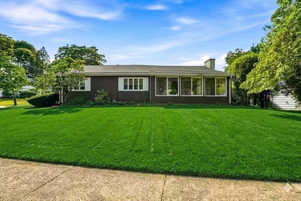 69 Maynard St, Newton MA 02465 photo 3