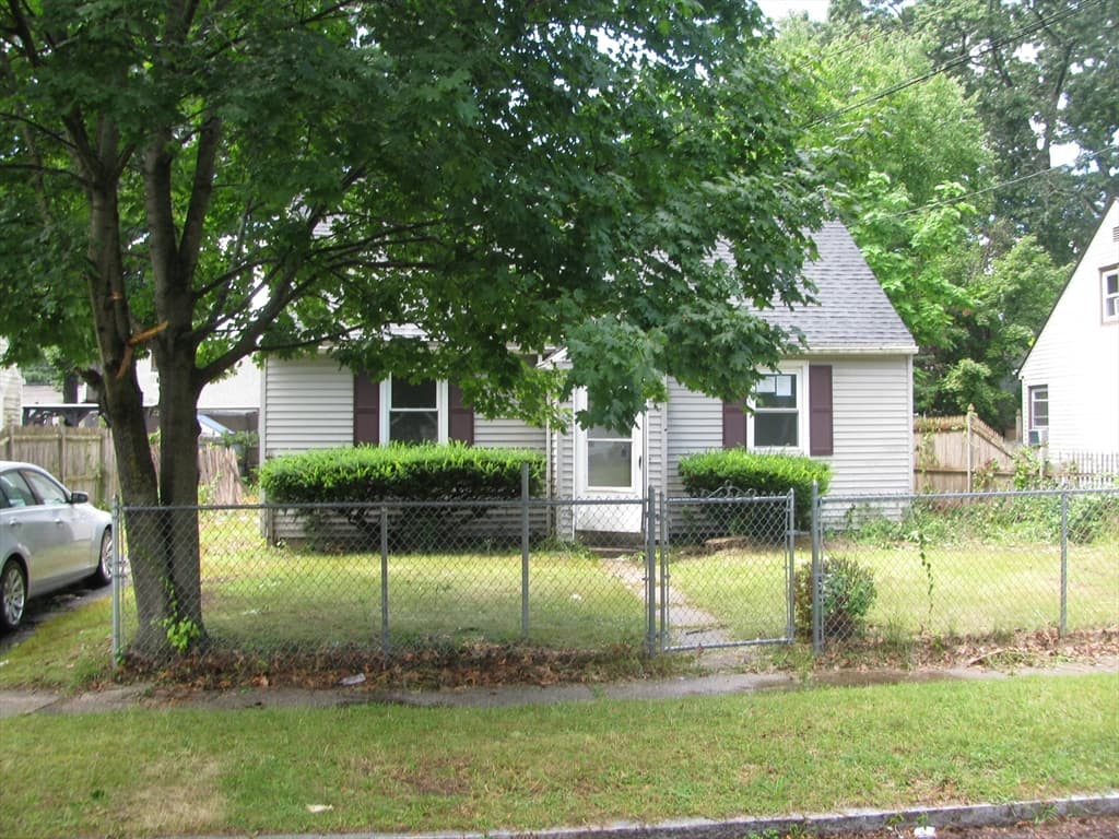 86 Pheland St, Springfield MA 01109 photo 2