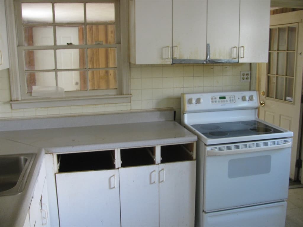 86 Pheland St, Springfield MA 01109 photo 7