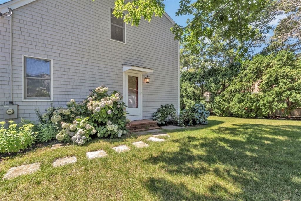 9 Elaine Road, Barnstable MA 02601 photo 3