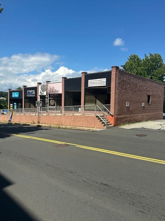 141 E Main St, Chicopee MA 01020 photo 4