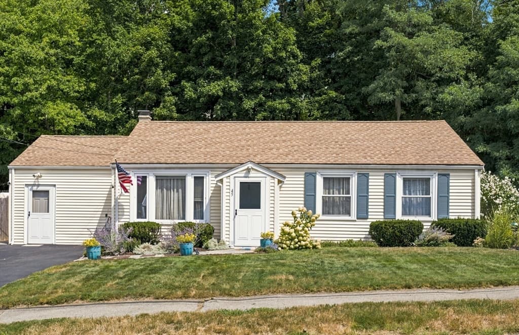 45 Old Country Way, Weymouth MA 02188 photo 2