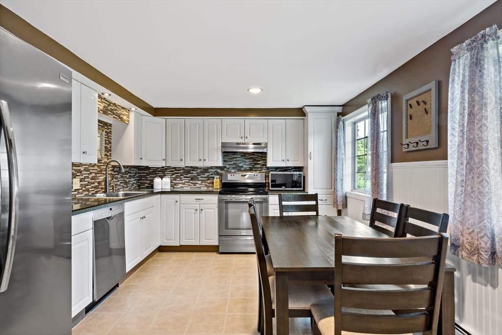 124 Watuppa Ave, Somerset MA 02726 photo 6