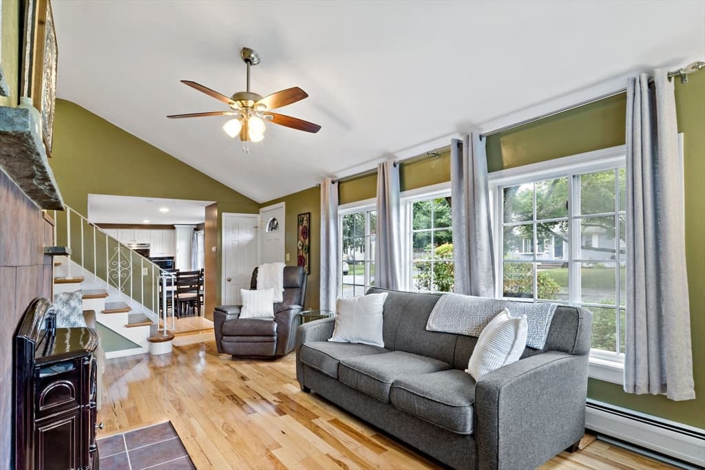 124 Watuppa Ave, Somerset MA 02726 photo 3