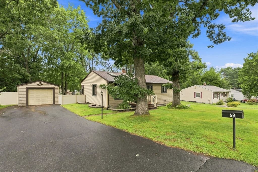 68 Feltham Rd, Springfield MA 01118 photo 2