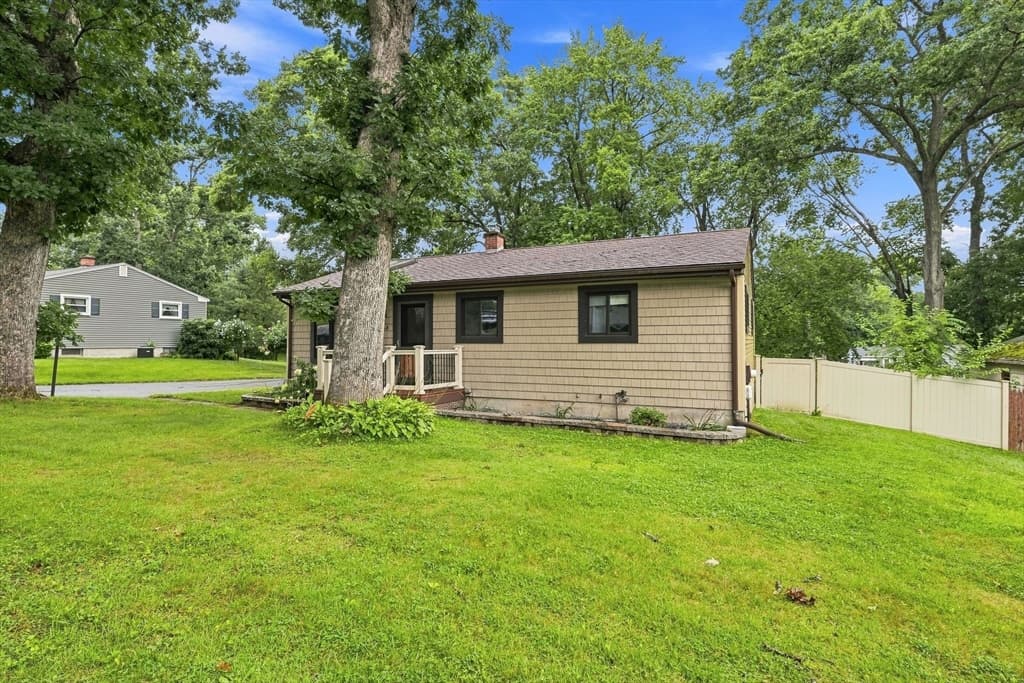 68 Feltham Rd, Springfield MA 01118 photo 3
