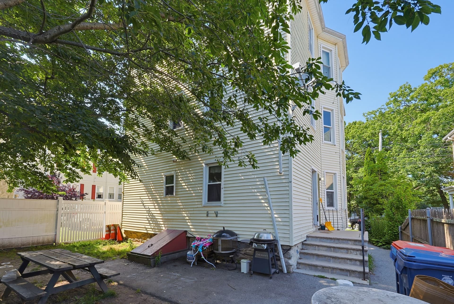 3 Family at 118 Irvington St, New Bedford MA 02745, photo 13 of 14