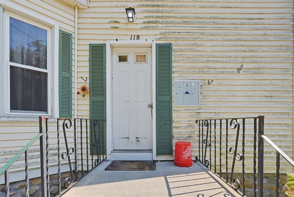 118 Irvington St, New Bedford MA 02745 photo 4