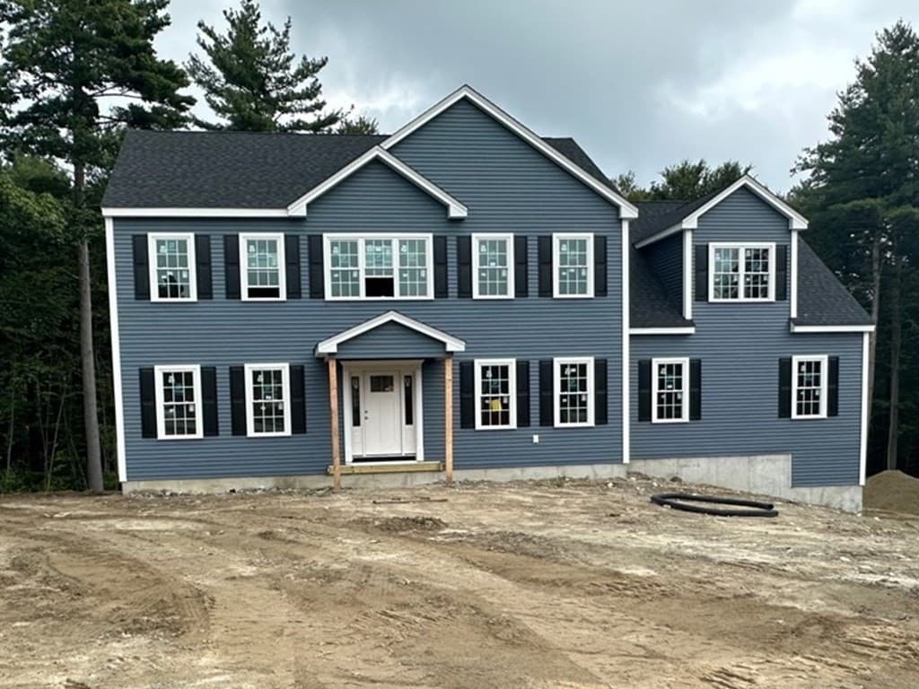 129 Monica Way, Northbridge MA 01534