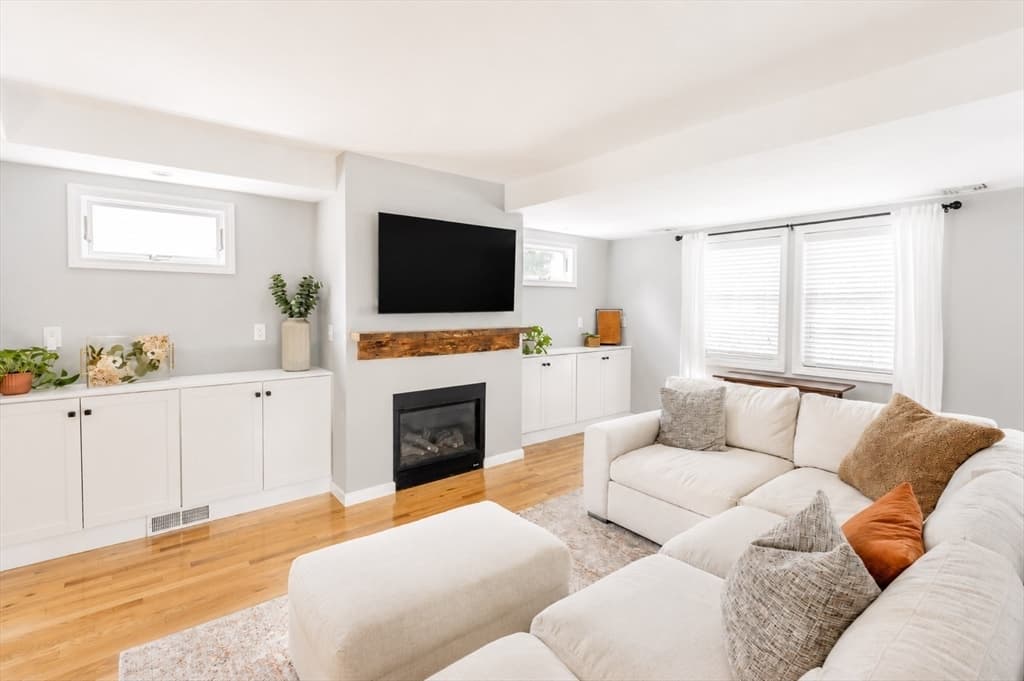 51 Woodrow Ave, Medford MA 02155 photo 4