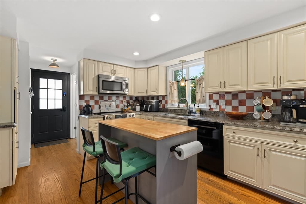 51 Shannon Way, North Attleboro MA 02760 photo 9