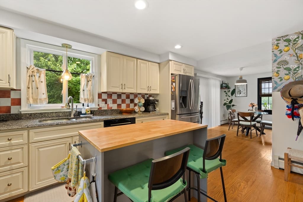 51 Shannon Way, North Attleboro MA 02760 photo 8