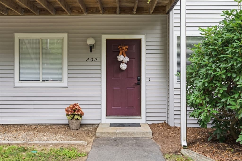 202 Park Place # 202, Raynham MA 02767 photo 2