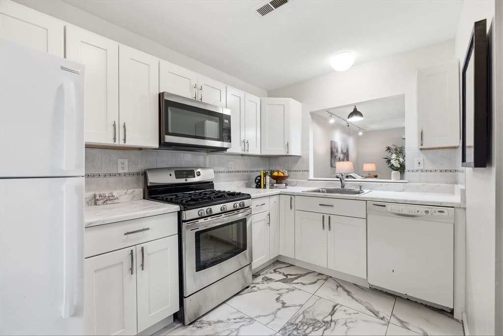 202 Park Place # 202, Raynham MA 02767 photo 4