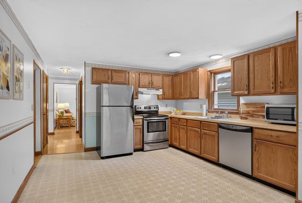 240 Taylor St, Littleton MA 01460 photo 7